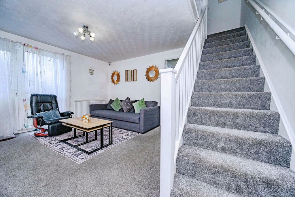 Property photo 3 of 18 Pbox-Img.Jpg