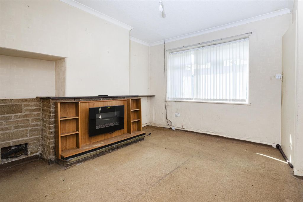 Property photo 2 of 22 Living Room