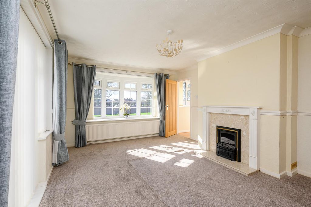 Property photo 3 of 14 Living Room