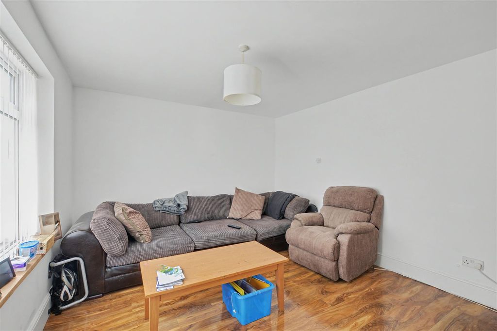 Property photo 2 of 12 Lounge.Jpeg