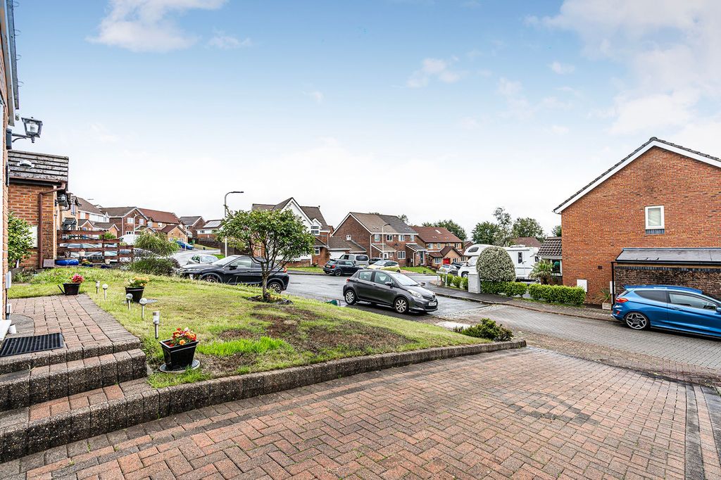 Property photo 2 of 32