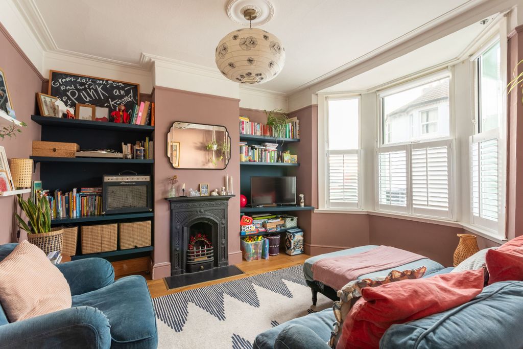 Property photo 2 of 25