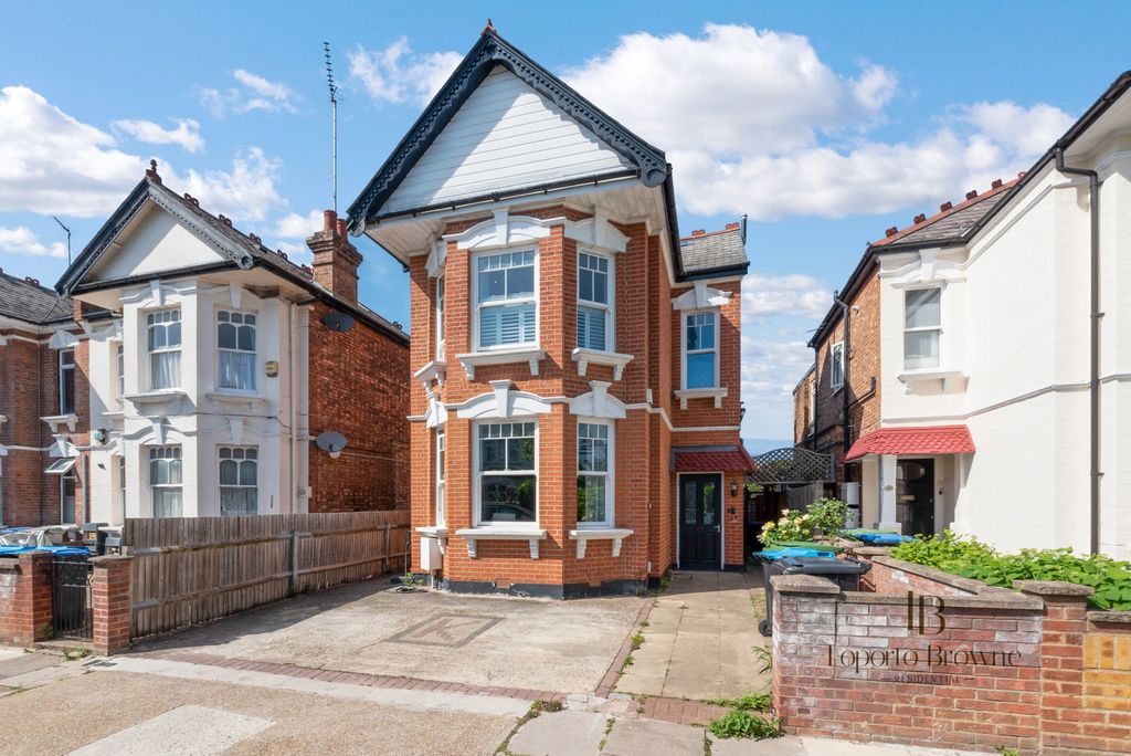 Property photo 3 of 33