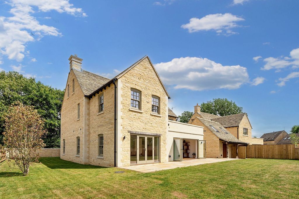 Property photo 1 of 38