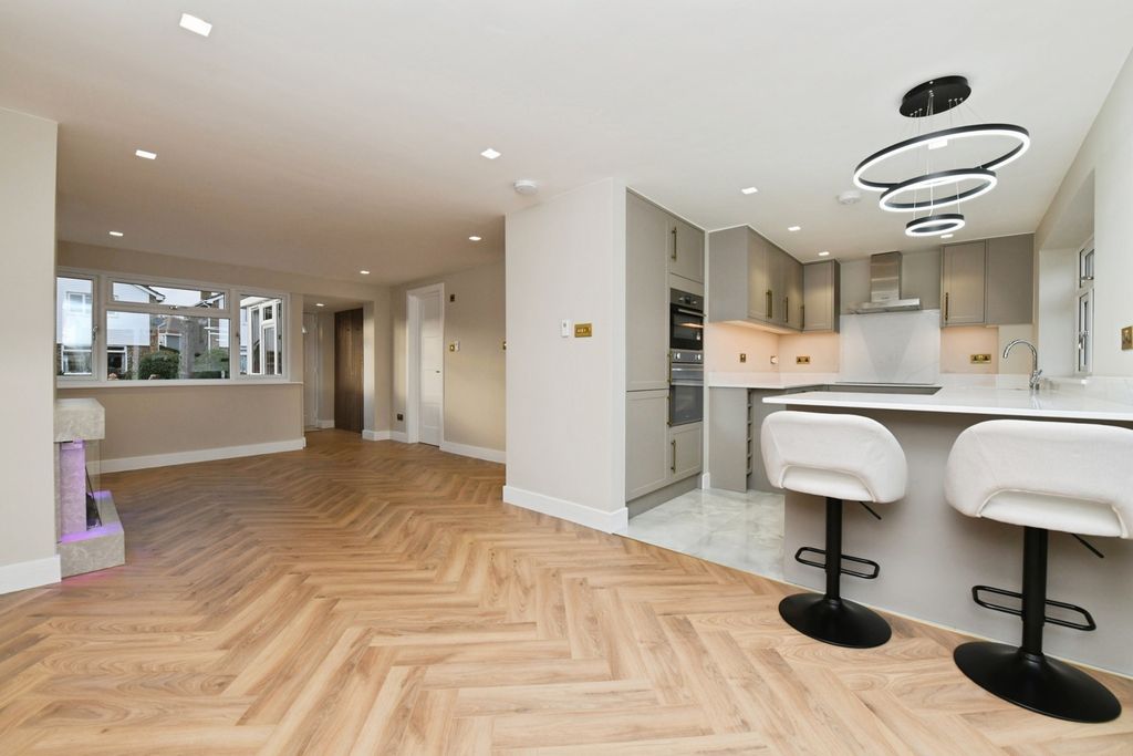 Property photo 2 of 20 Pbox-Img.Jpg