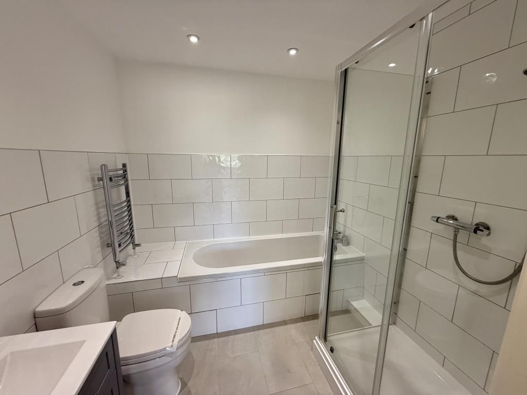Property photo 3 of 13 En-Suite 2