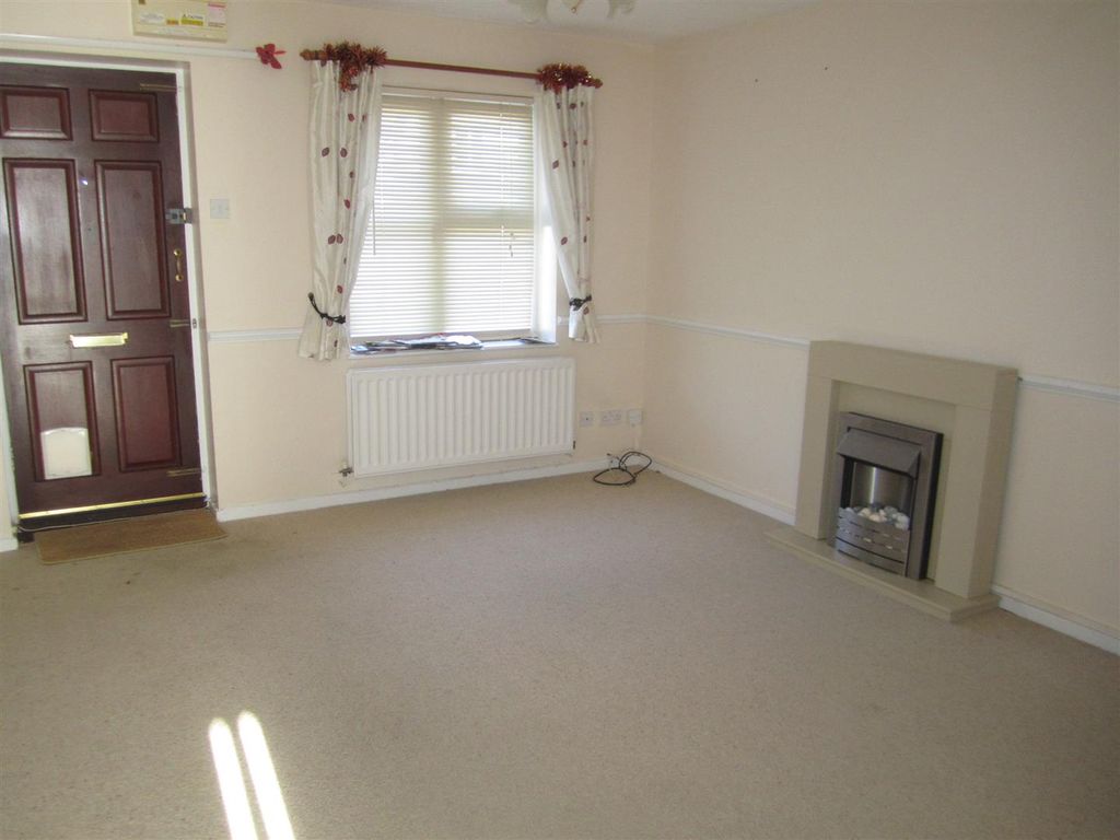 Property photo 3 of 10 Sitting Room When Empty