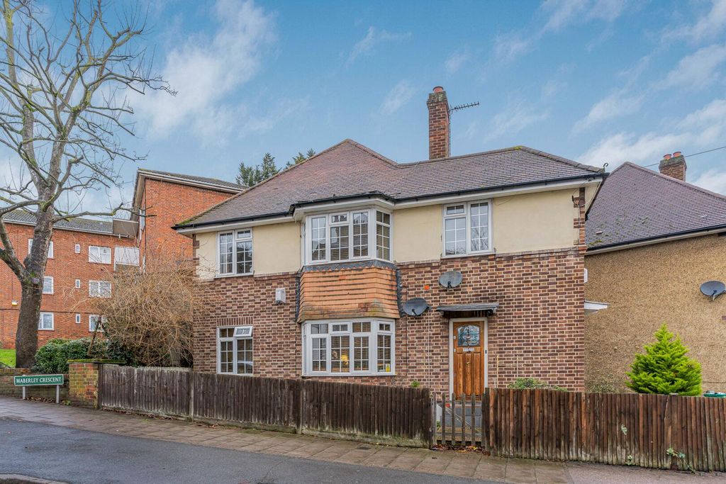 Property photo 1 of 18 Front (Exterior)