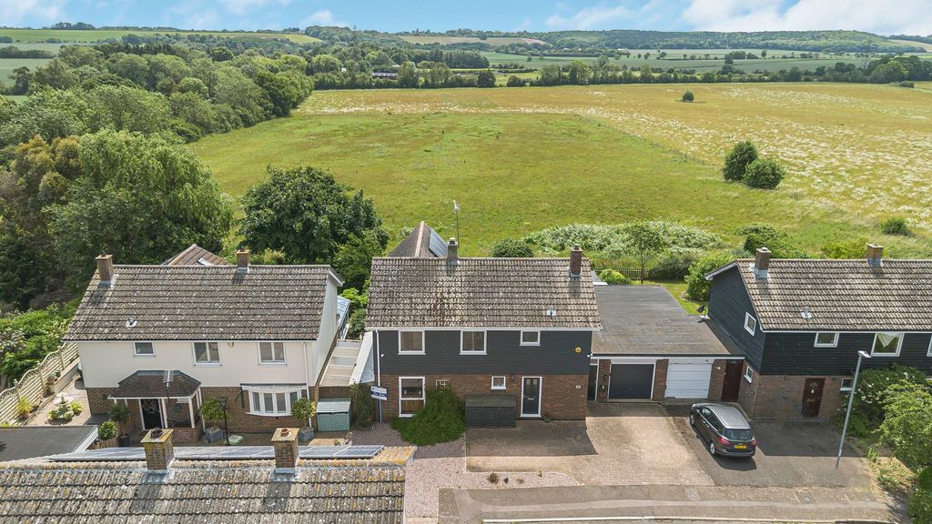 Property photo 2 of 32