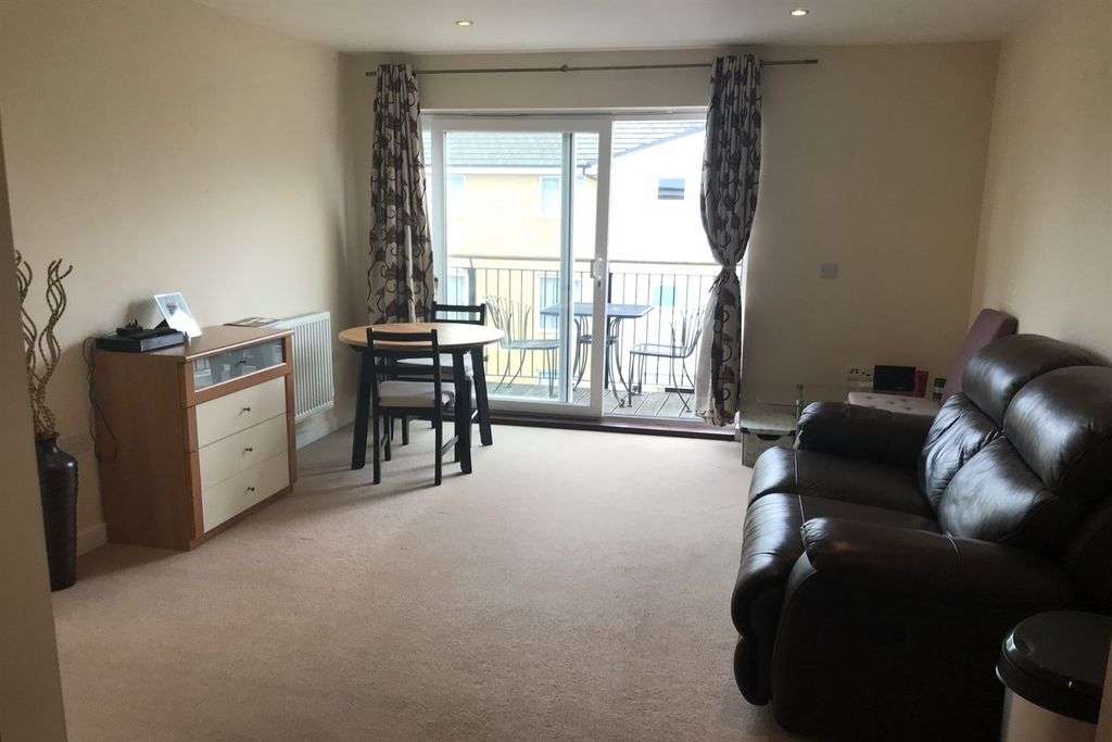 Property photo 2 of 9 Living Room