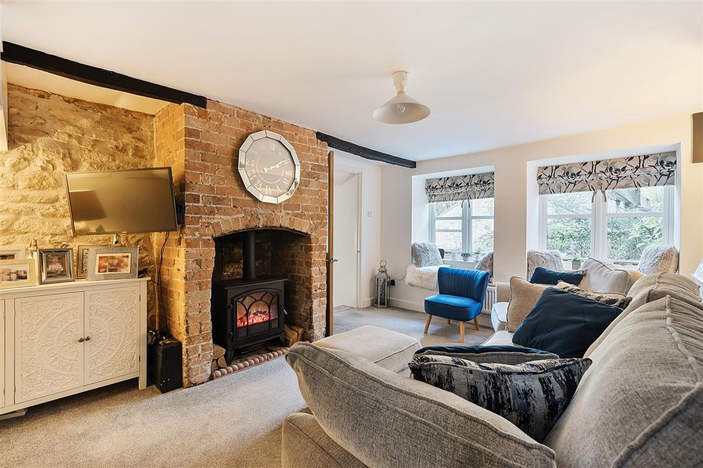 Property photo 2 of 21 Sitting Room