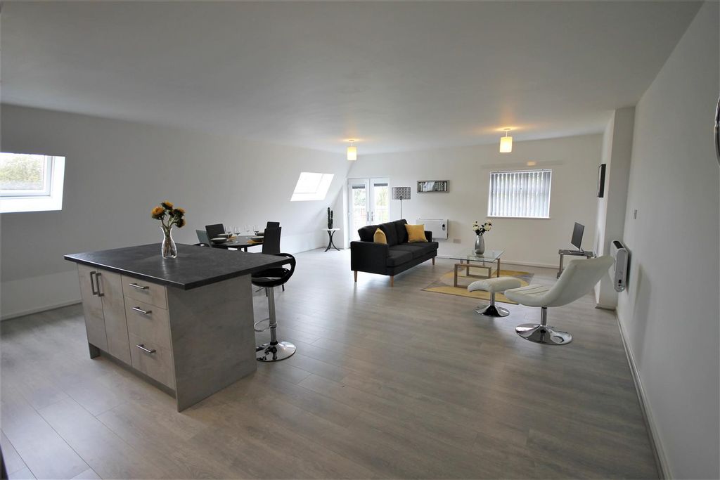 Property photo 2 of 22
