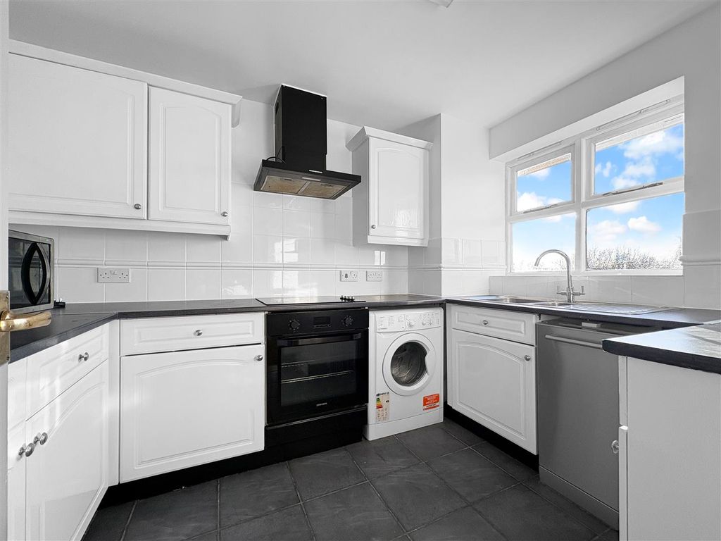 Property photo 3 of 11 E1cc42F543Aefd01F6834Ae83d4B3Fbab8266517.Jpg