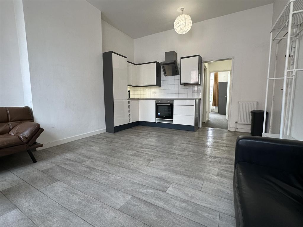 Property photo 1 of 11 Main Room