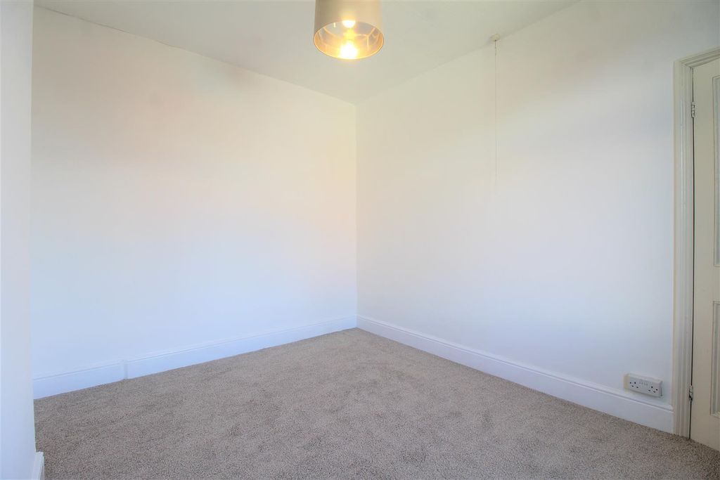 Property photo 3 of 14 11 Bedroom 1.Jpg