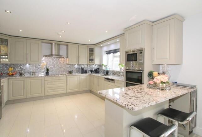 Property photo 2 of 12 Kitchen