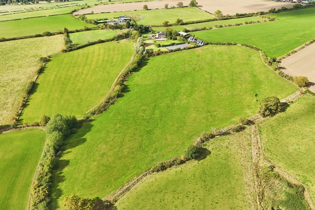 Property photo 2 of 24