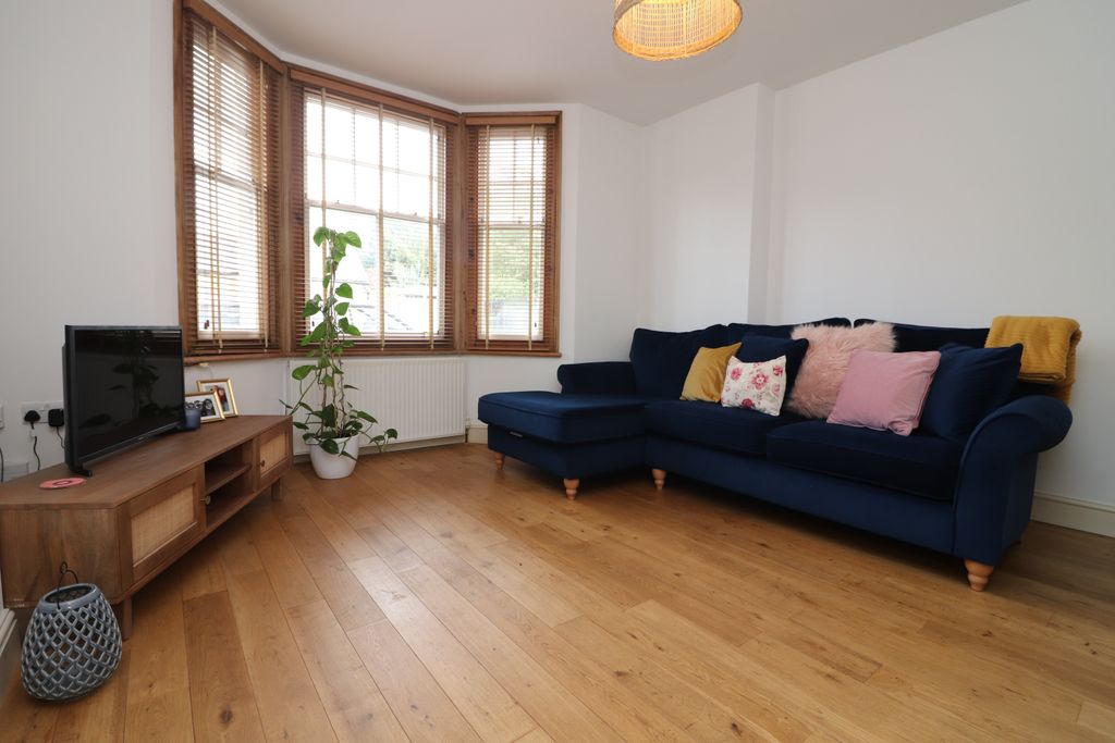 Property photo 2 of 11 Lounge