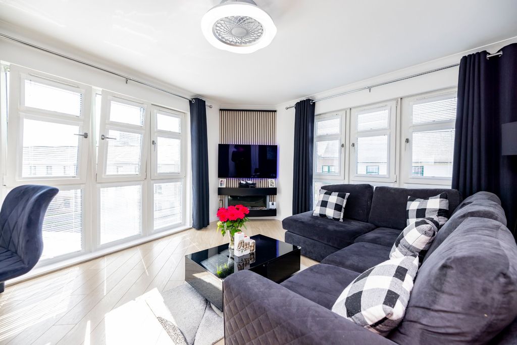 Property photo 3 of 23 Photo 3