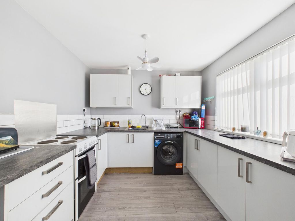 Property photo 2 of 14 Kitchen