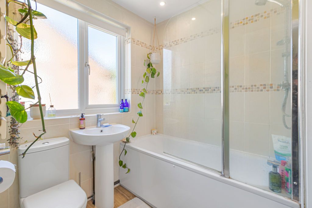 Additional image 9 of 2 bed flat for saleBurr Close, Bexleyheath DA7