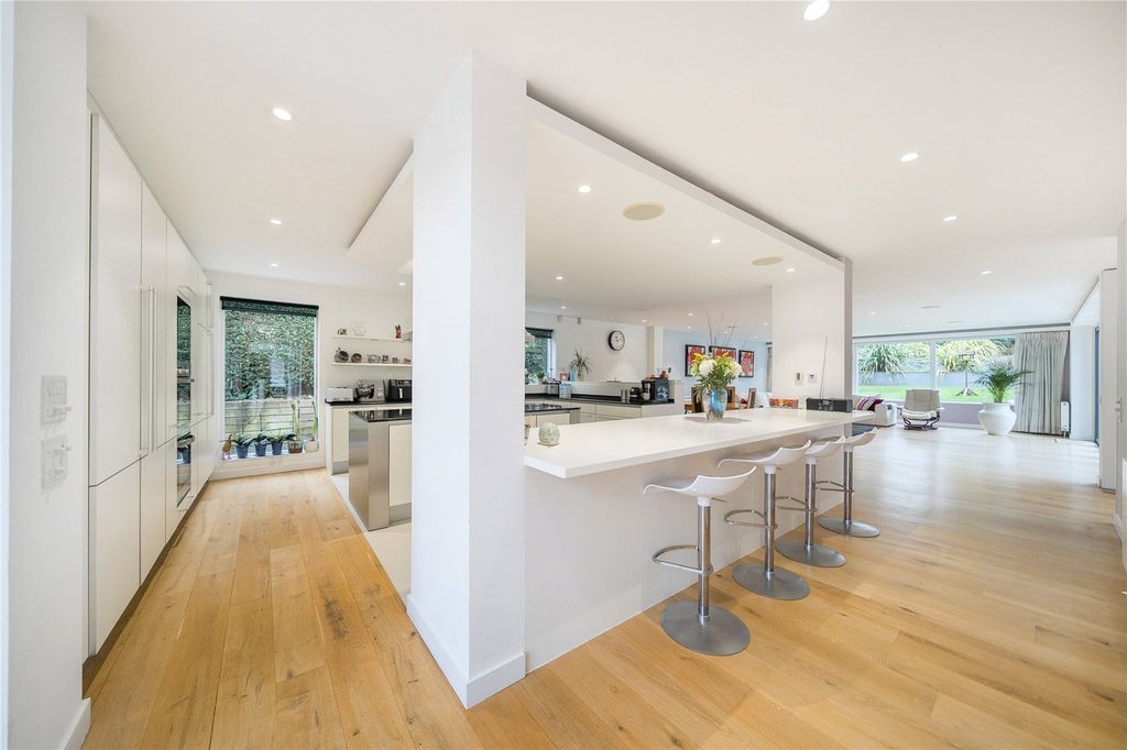 Property photo 3 of 33 Picture No. 20