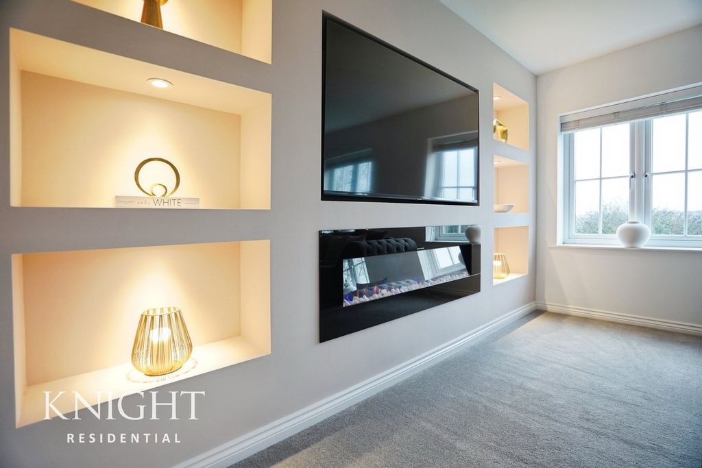 Property photo 3 of 35