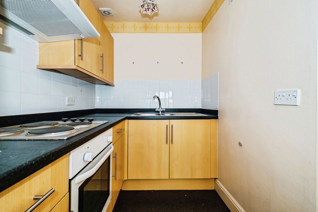 Property photo 3 of 20 Pbox-Img.Jpg