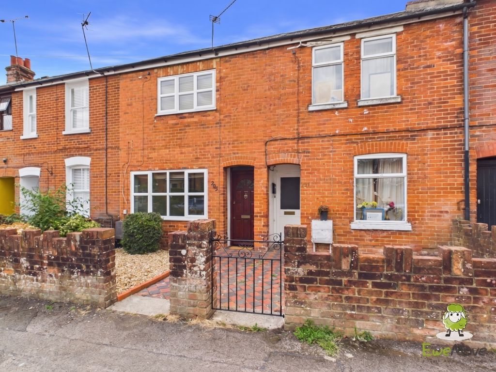 Property photo 1 of 22 Ewemove Estate Agents Basingstoke - Lower Brook St