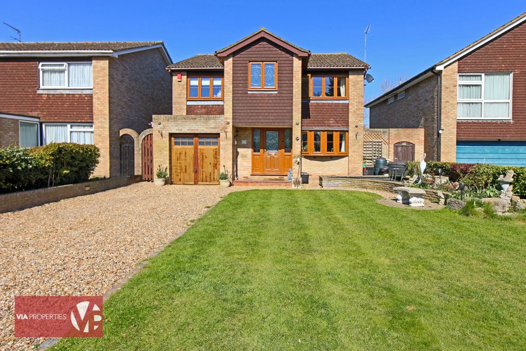 Property photo 1 of 16 Photo 5