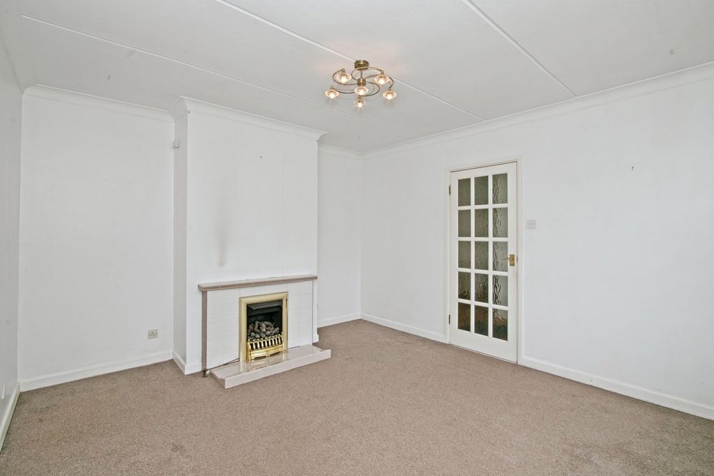 Property photo 3 of 9 Lounge