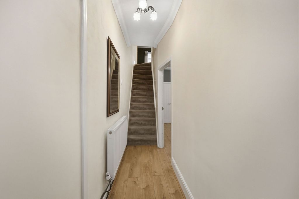 Property photo 2 of 26