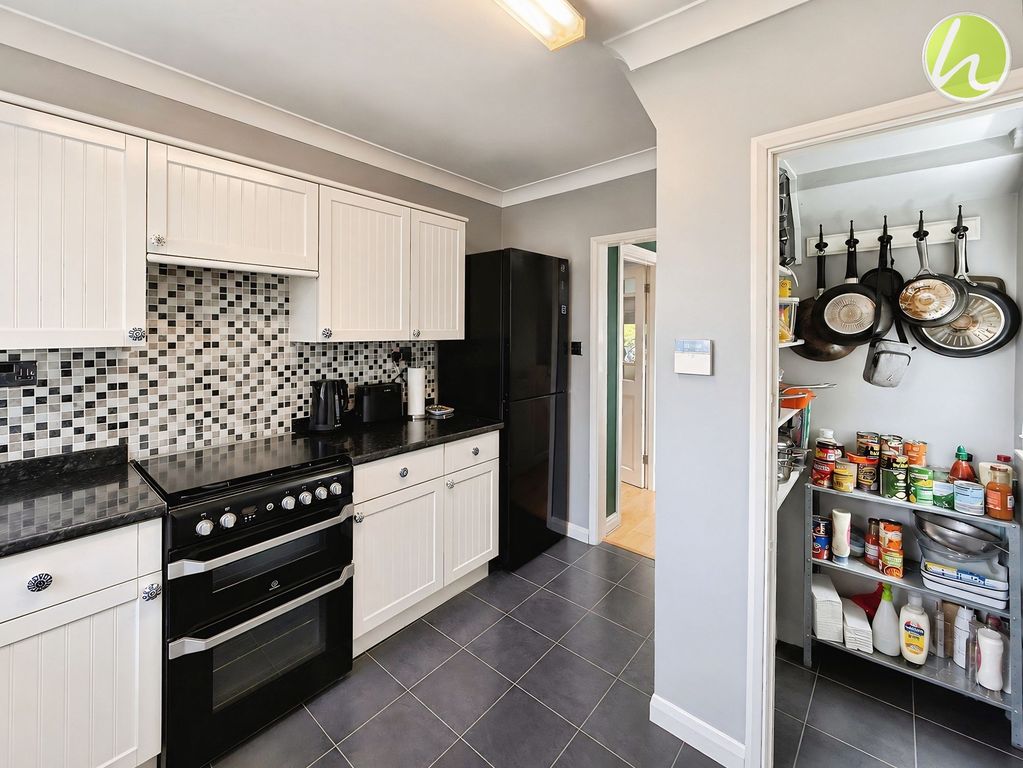 Property photo 3 of 27