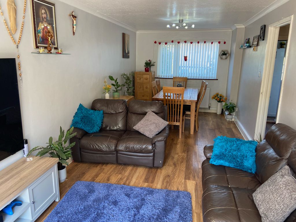 Property photo 3 of 10 Bedroom 3