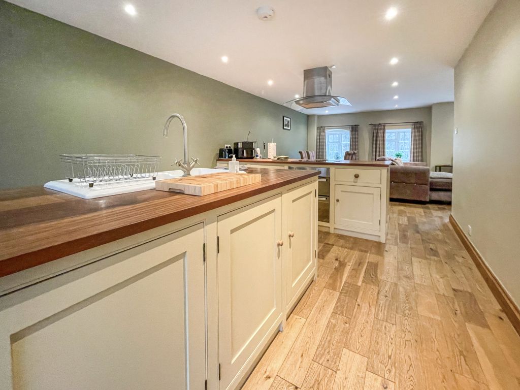 Property photo 3 of 16 Kitchen