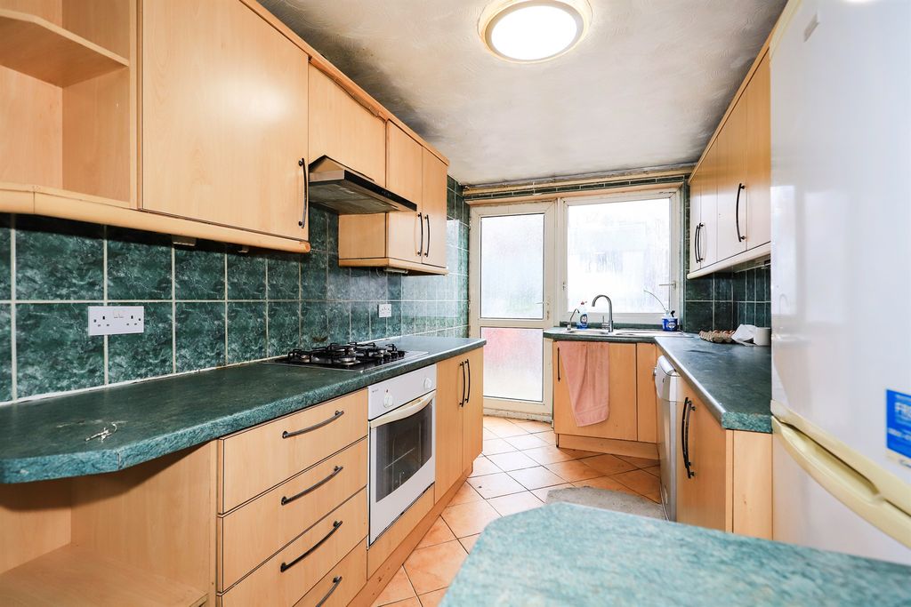 Property photo 2 of 17