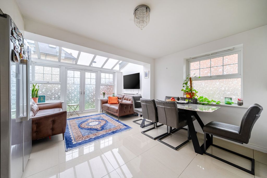 Property photo 3 of 18 1409575-7-698cc00...