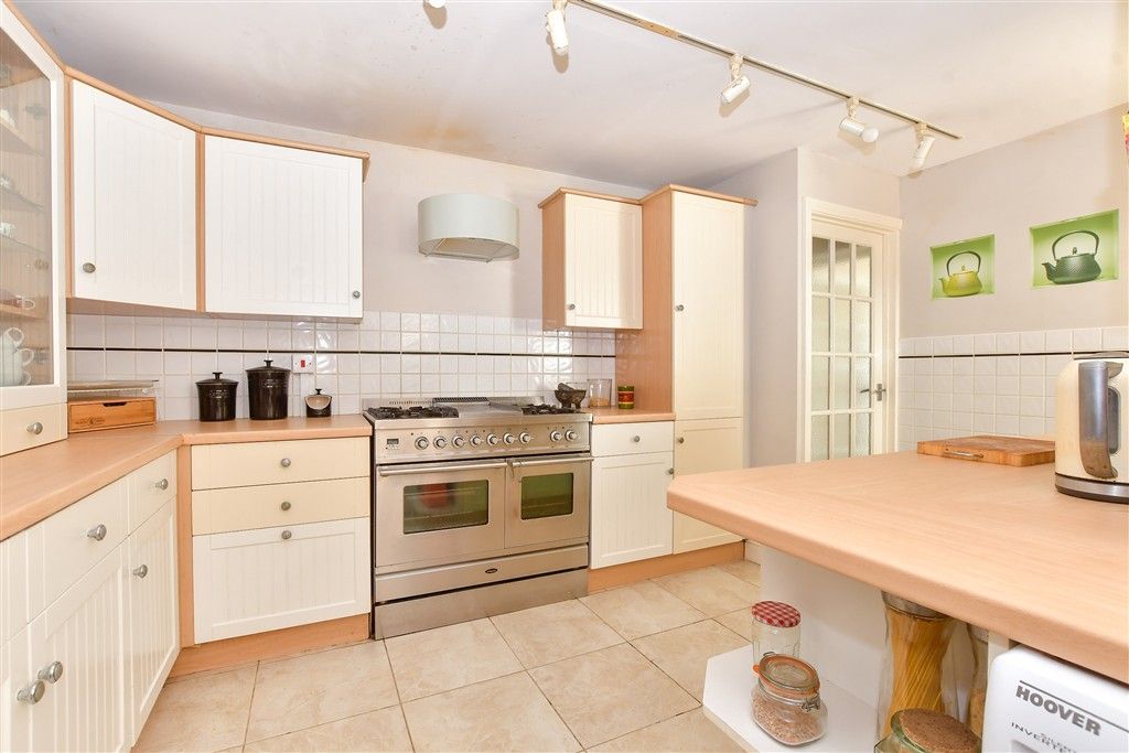 Property photo 3 of 21 Kitchen