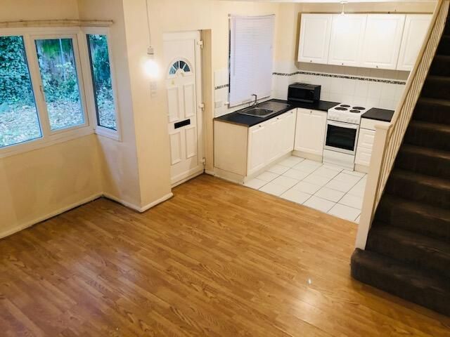 Property photo 2 of 7 Kitchen