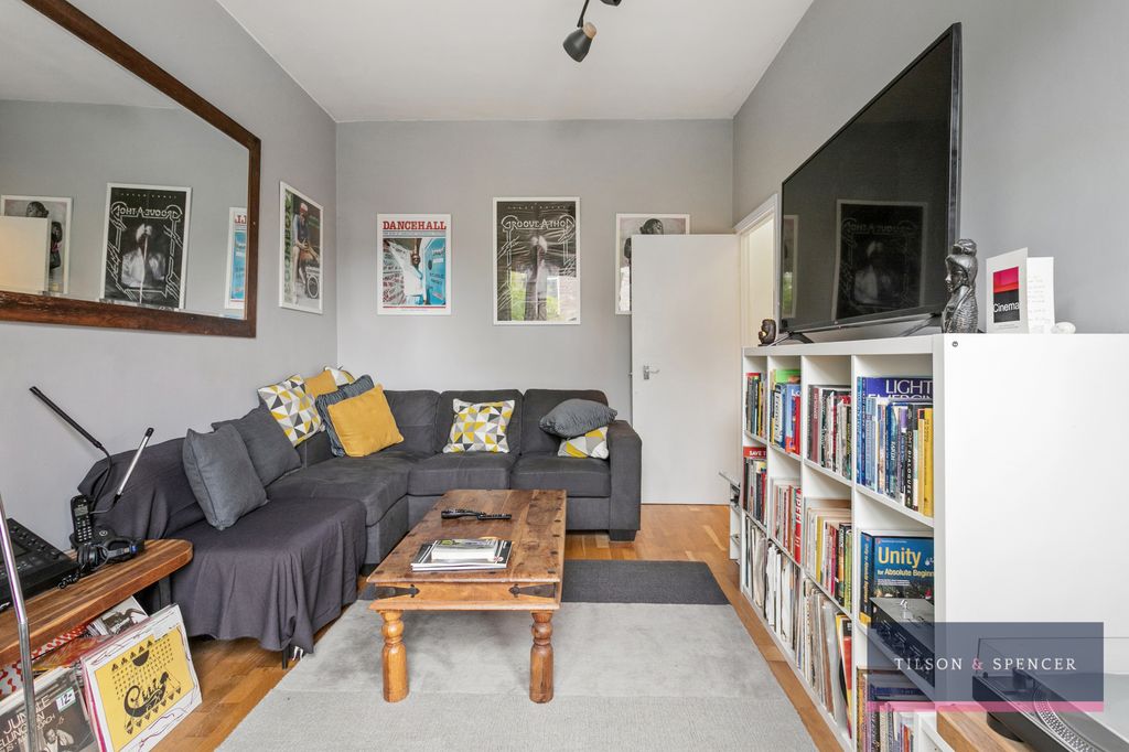 Property photo 2 of 12 1004202615_Tils_17A Pembury Road _N17 6Sr_010_Wm