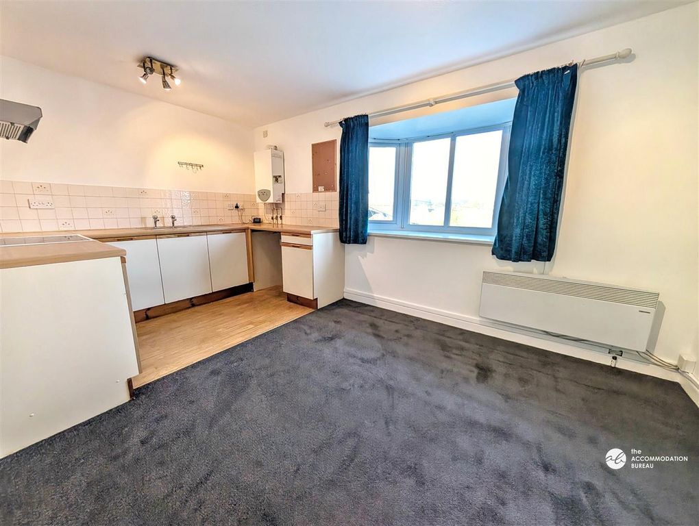 Property photo 2 of 11 Lounge/Kitchen