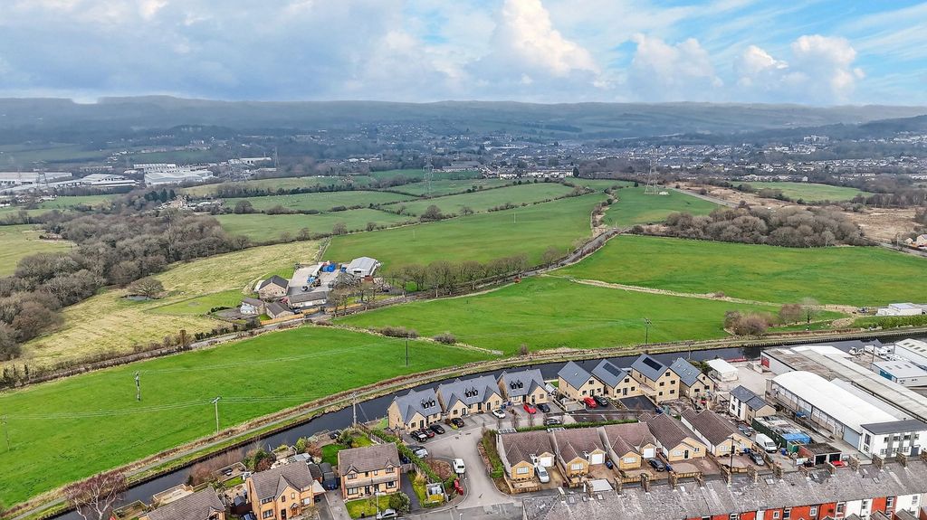 Property photo 2 of 29