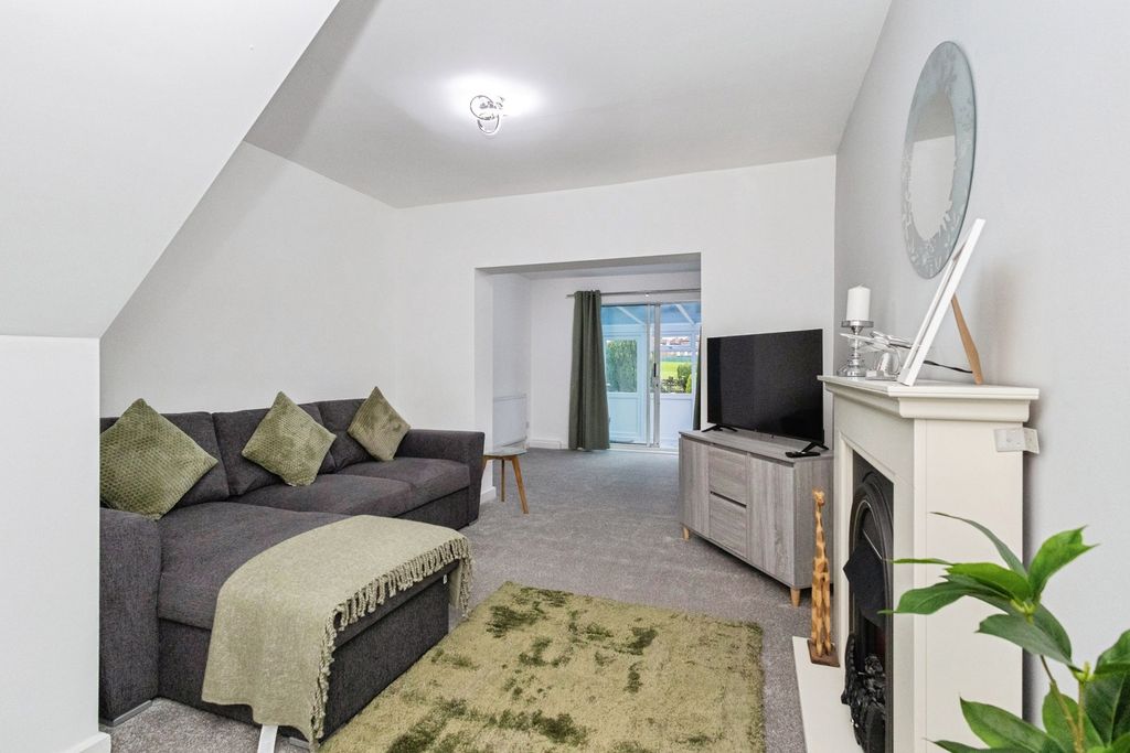 Property photo 3 of 17 Photo