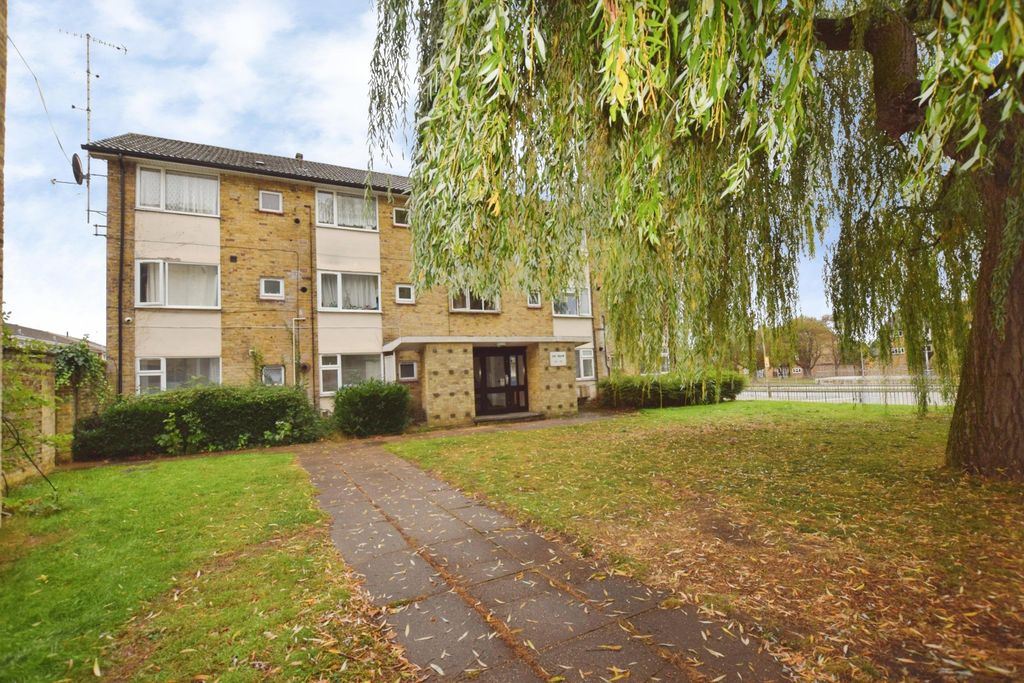 Property photo 1 of 8