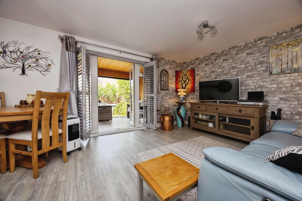 Property photo 2 of 20 Pbox-Img.Jpg