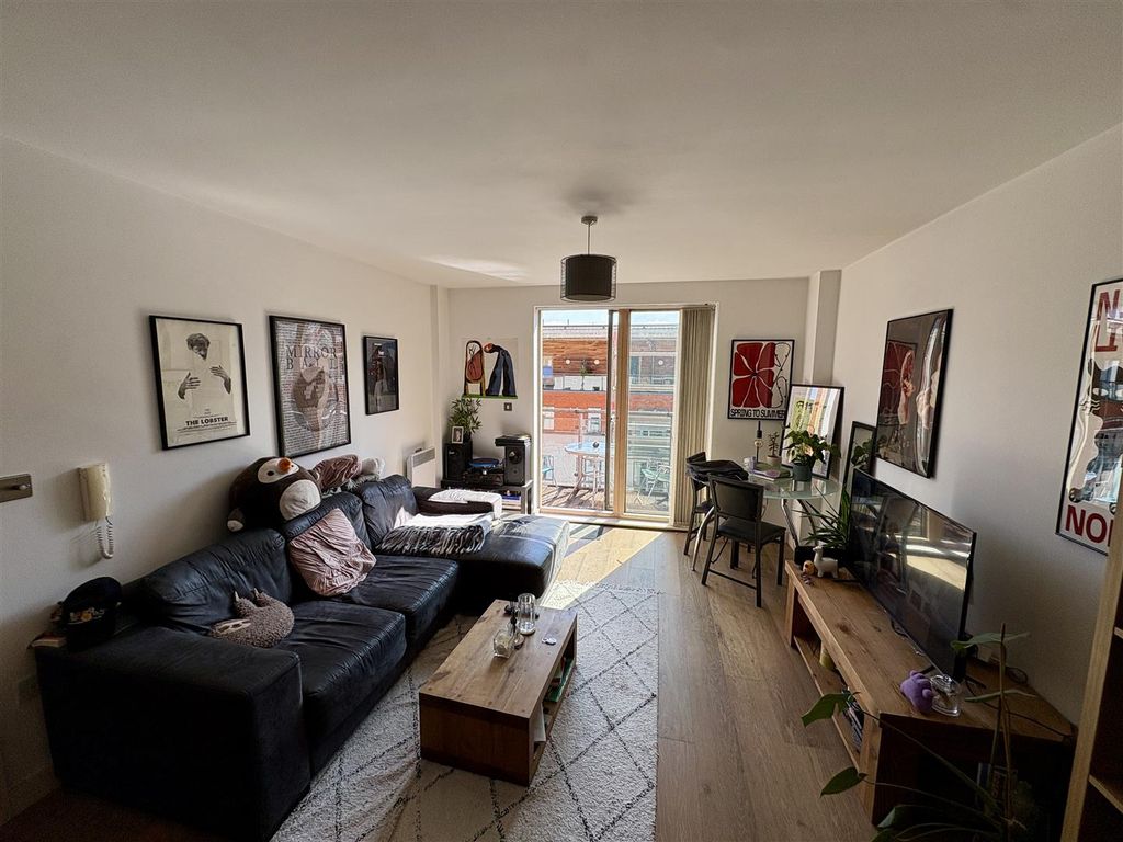 Property photo 2 of 12