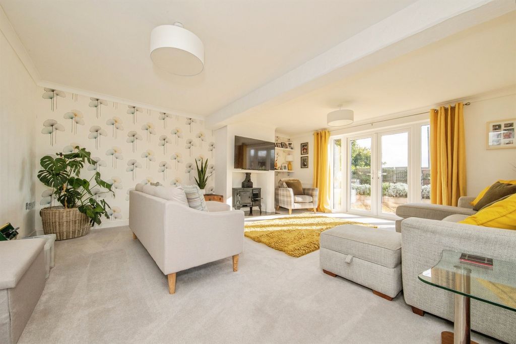 Property photo 2 of 26