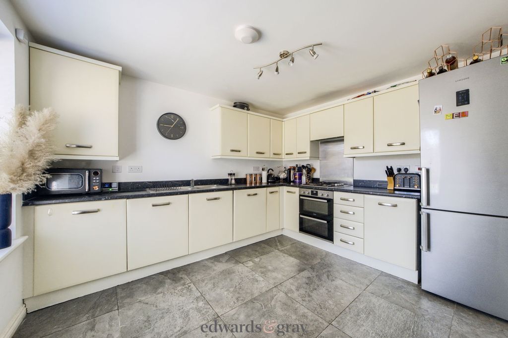 Property photo 2 of 19