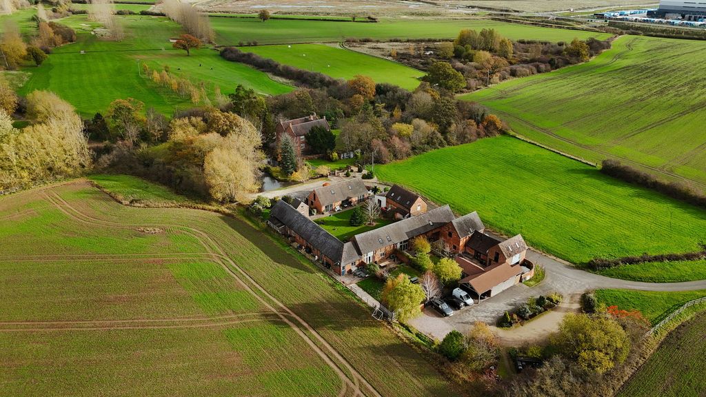 Property photo 1 of 35