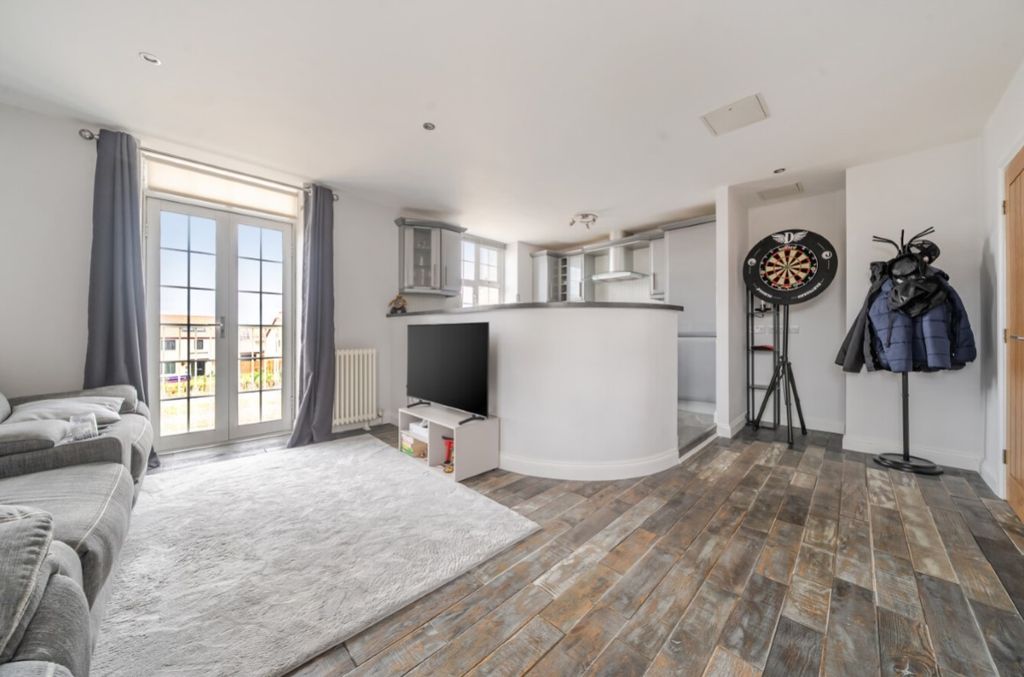 Property photo 2 of 11 5-6A749c0745d35-1502244-19Fd77E7389B8-6-5